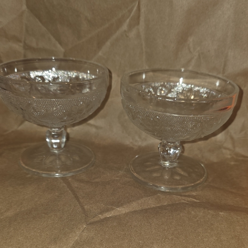 (J44)  Clear Glass Goblets